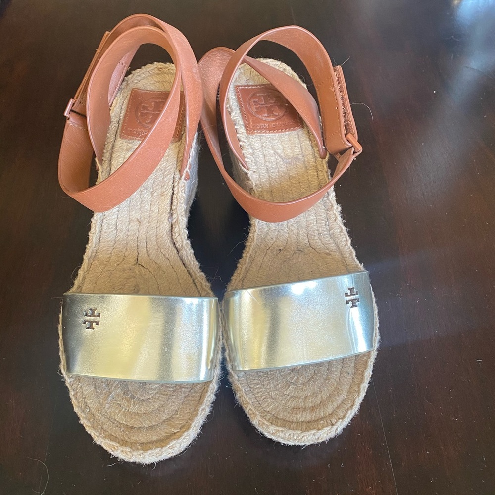 6.5 adorable TB Velcro strap shoes
